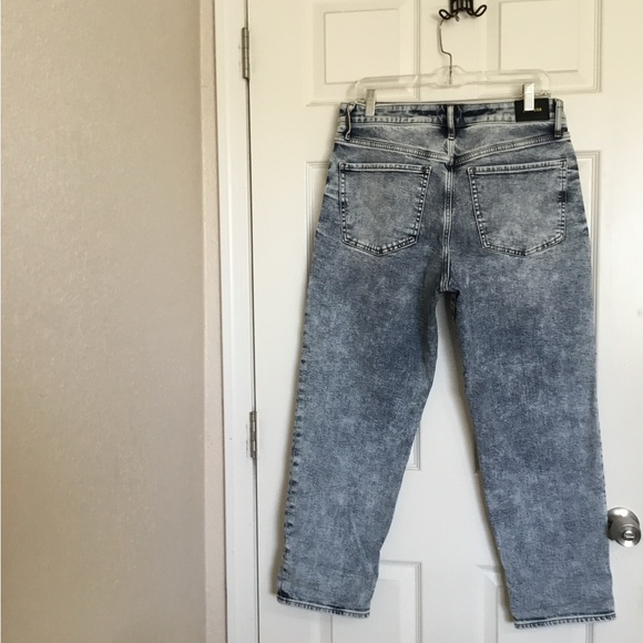 Express Mid Rise Medium Wash Ripped Boyfriend Jeans NWT size 10 - Picture 2 of 8